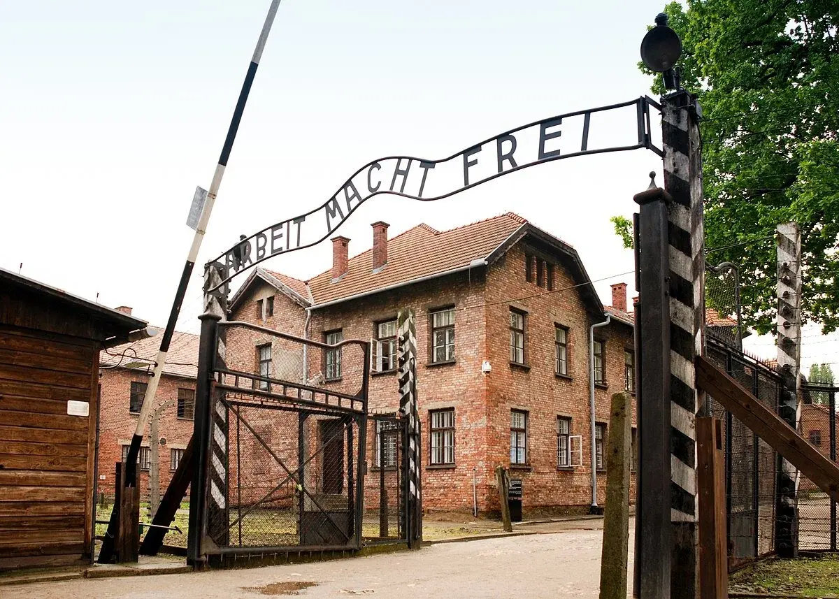 Auschwitz-Birkenau wycieczka edukacyjna — zdjęcie 1 z 4